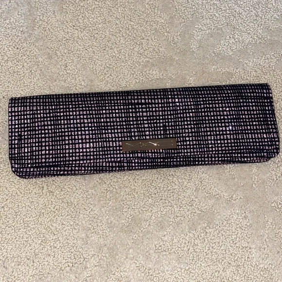 MAC Cosmetics Brush Bag - Picture 2 of 7
